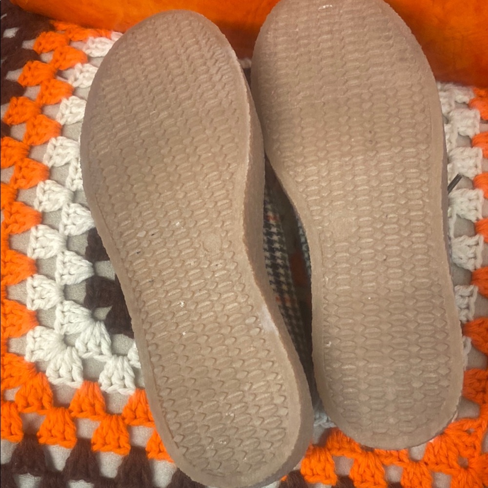 Hush Puppies - Retro style- Plaid loafer shoes- 1” rubber sole - Picture 8 of 11
